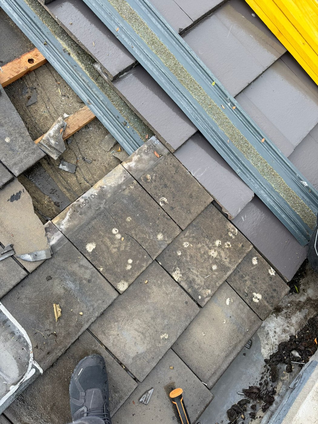 Close view of the roof covering and exposed structure during work